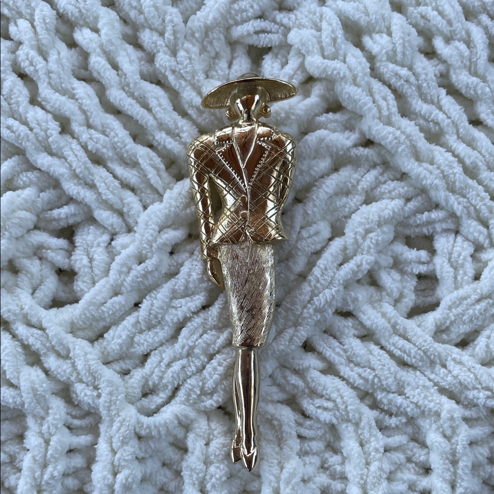 Vintage 90’s Gold-tone Brooch Woman in Suit and Hat Stylish Art Deco - Picture 2 of 5